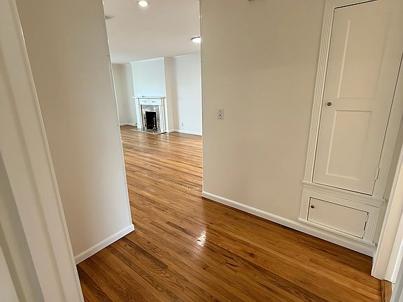 5th image of 143 Rockwood Dr