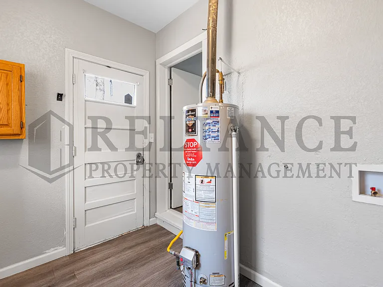 1047 S Glenn St — Photo 22