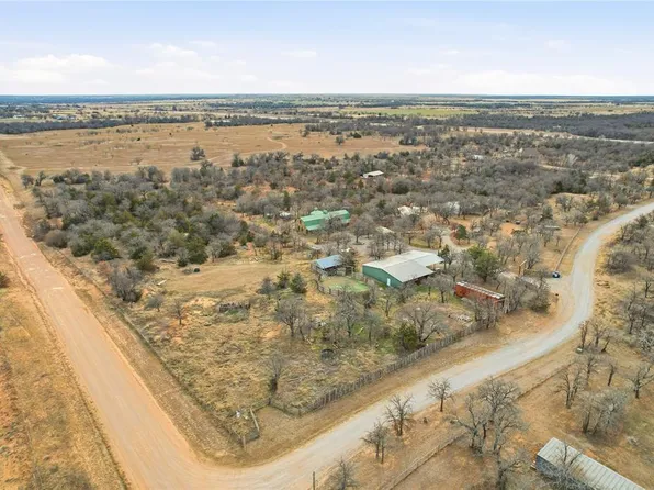 72 Hidden Oaks Dr, Indiahoma, OK 73552