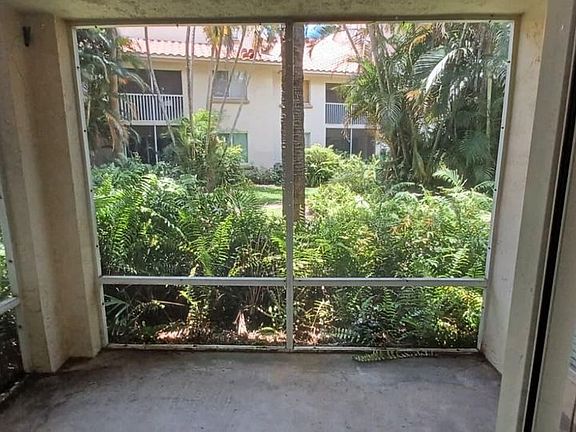 4th image of 19111 Glenmoor Dr
