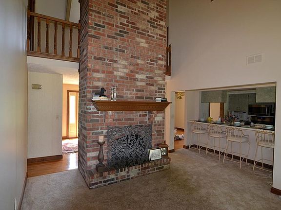 2nd image of 16 Hilltop Dr
