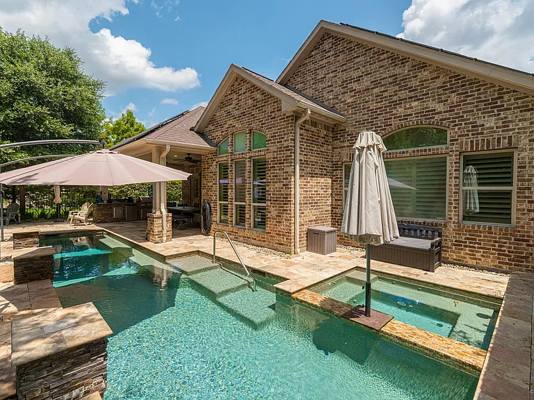 31 Woodglade Way — Photo 1