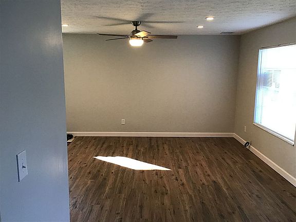 4th image of 13636 Oakbrook Dr #3636