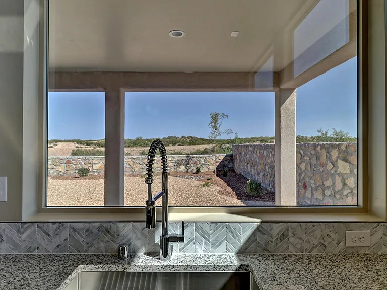4607 Melrose Rd — Photo 8