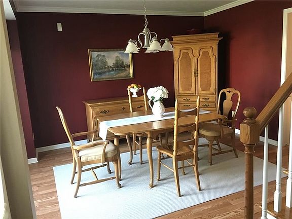 3rd image of 210 Pickering St
