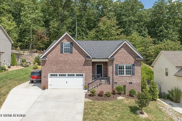 1st image of 3060 Oakwood Hills Ln