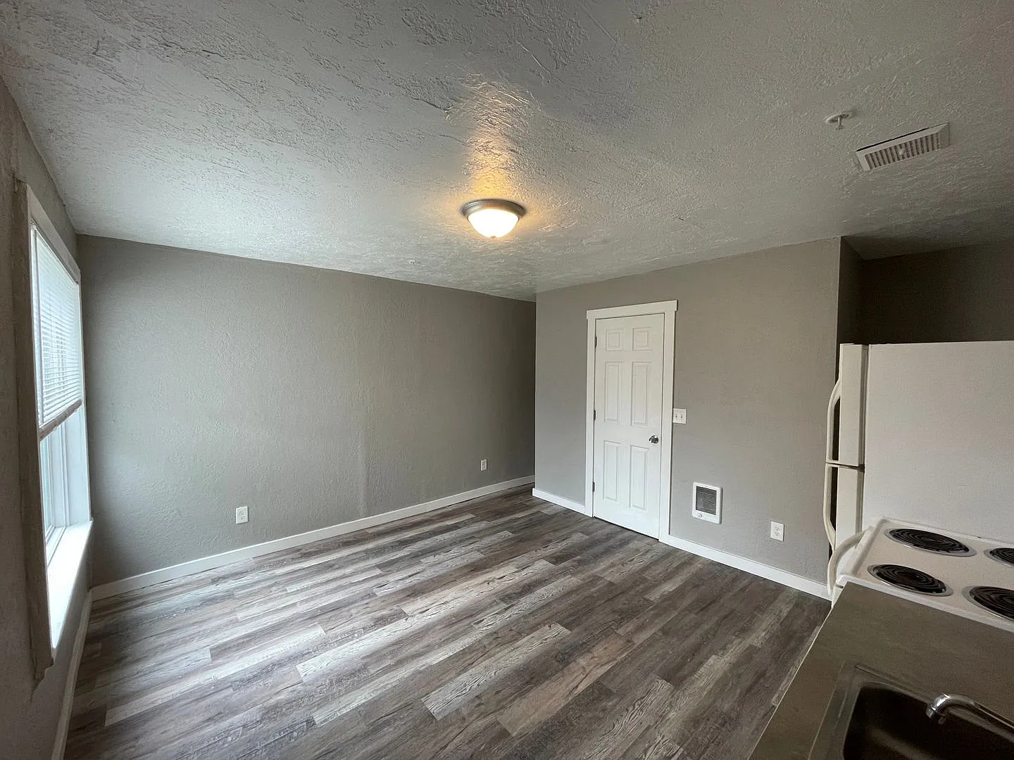 2903 East Olympic Avenue — Photo 4