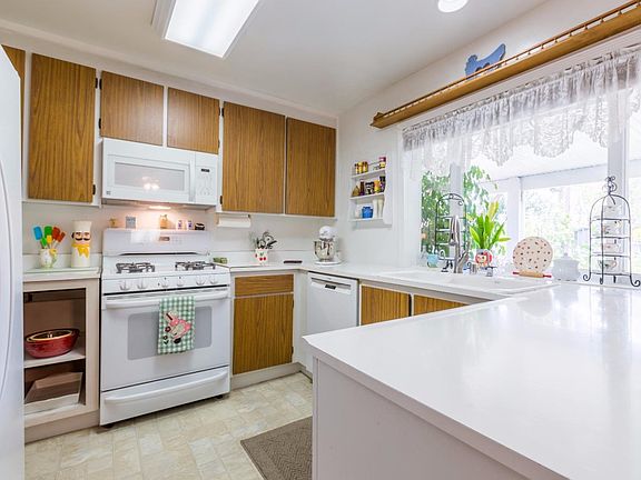 5th image of 3302 Desertwood Ln