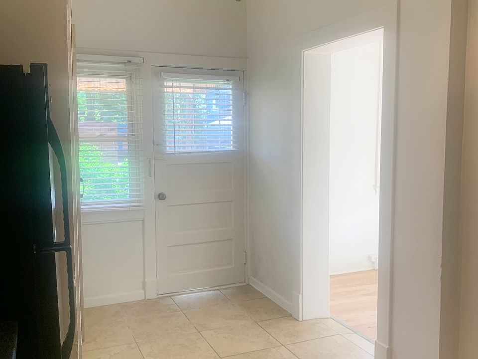 504 Eat-In Kitchen to Front Door