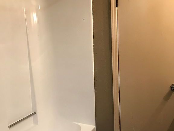 Long sleek tub