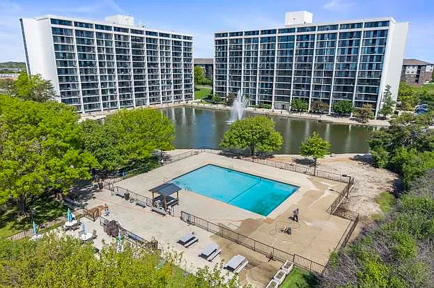 2 bed, 1080 sqft, $2,250 — Photo 1