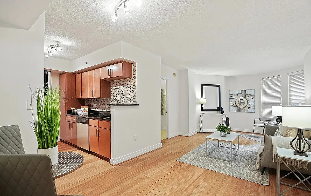 Building Photo - 915 E St NW #408