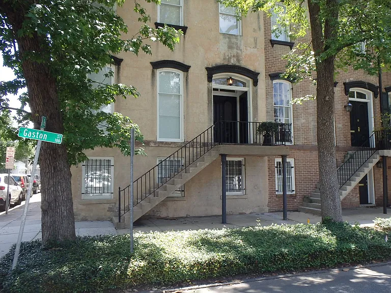 113 W Gaston St — Photo 2