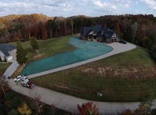 639 Crystal Springs Dr, Winfield, WV 25213