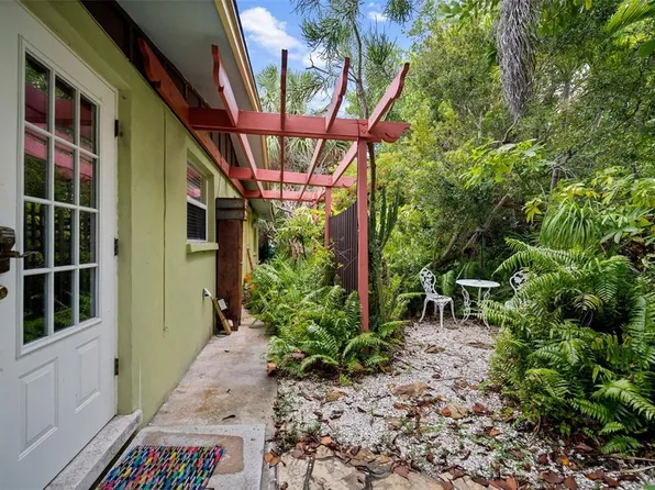 2211 Avenue B, Bradenton Beach, FL 34217