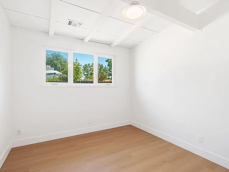 3671 Montclaire St — Photo 12