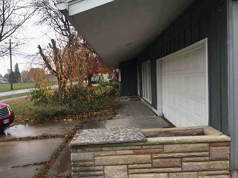 1st image of 607 W Smith St