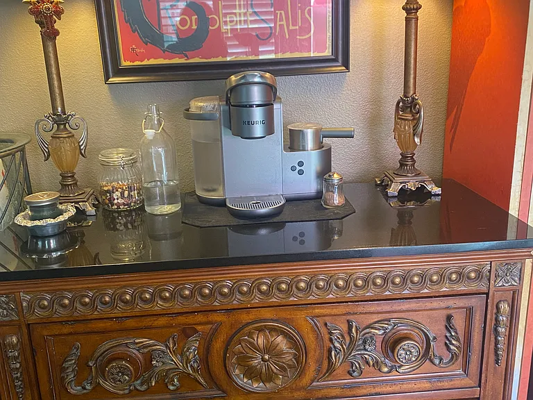 coffee Bar Kurig cappuccino machine