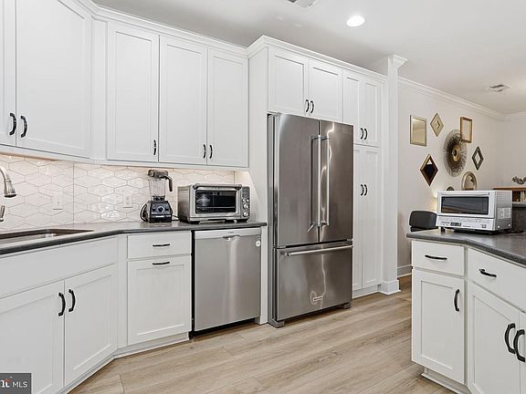 4th image of 5211 Meridian Blvd