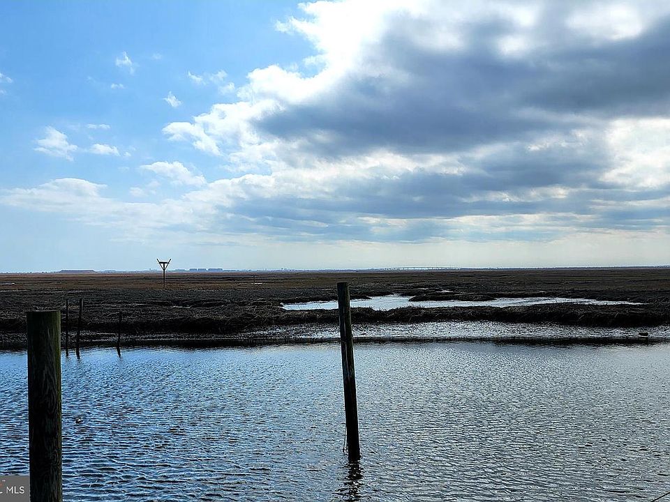 2nd image of 905 Stone Harbor Blvd