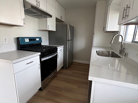 2nd image of 1919 Hornblend St APT 5