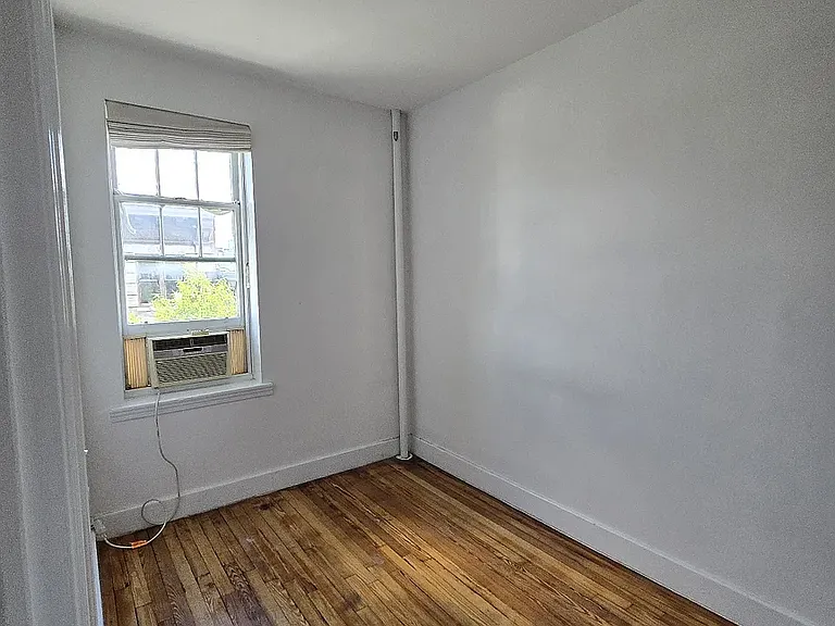 33 Bank St #27 — Photo 3
