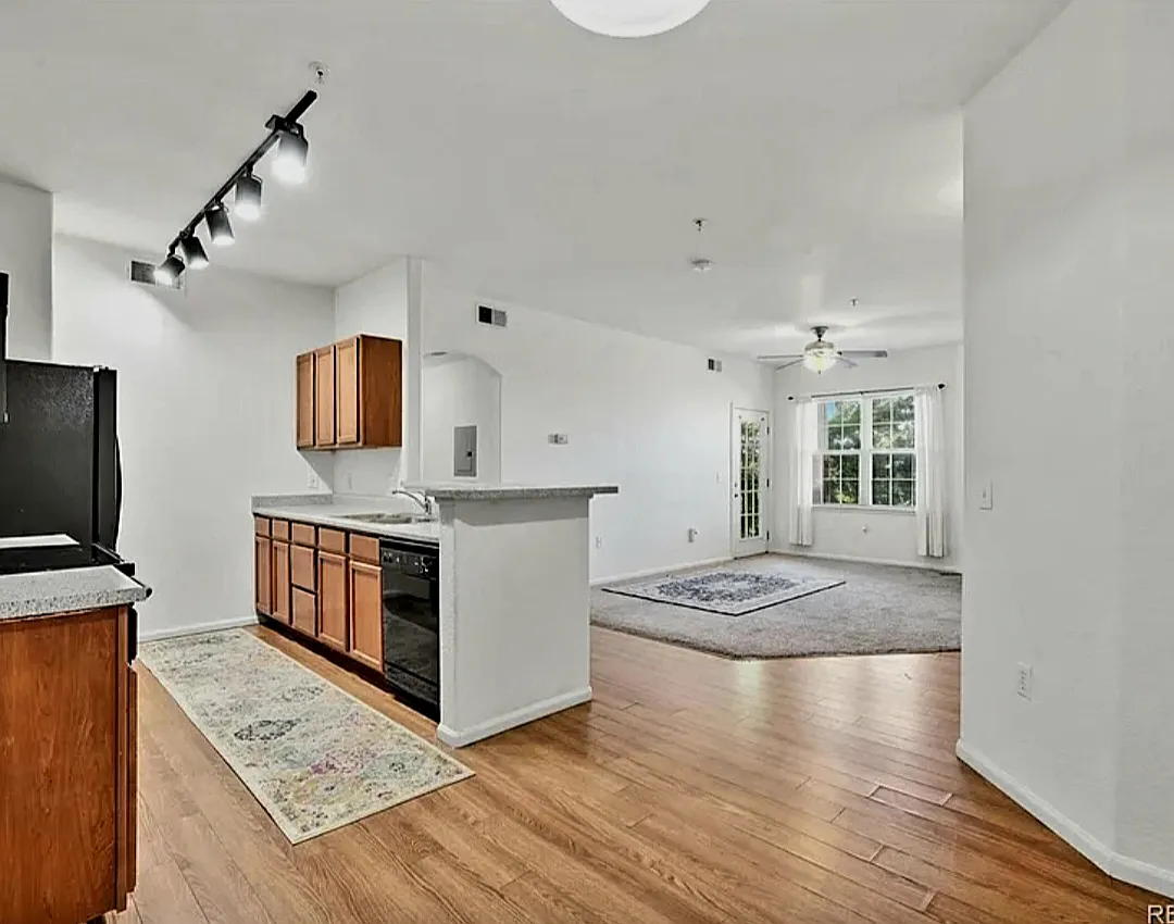 2 bed, 1160 sqft, $1,950 — Photo 3