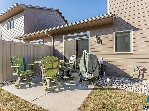 4th image of 2569 E Meadowside Pl