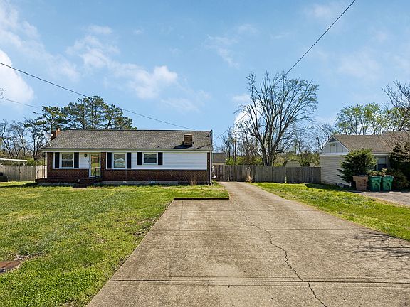 3rd image of 929 Lemont Dr