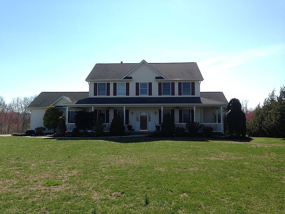 4 BDRM / 3.5 BA Colonial