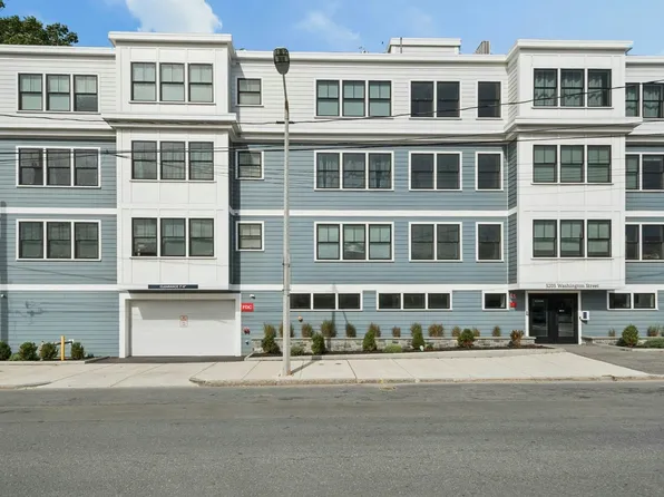 5205 Washington St #305R, West Roxbury, MA 02132