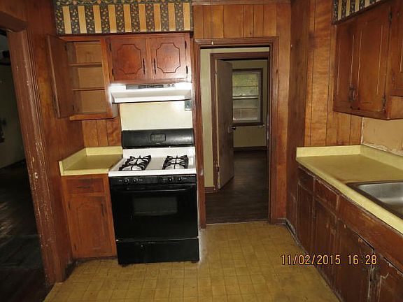 4th image of 1378 Weymouth St
