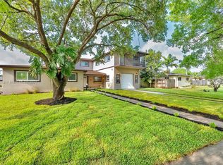 10910 SW 48th St, Miami, FL 33165