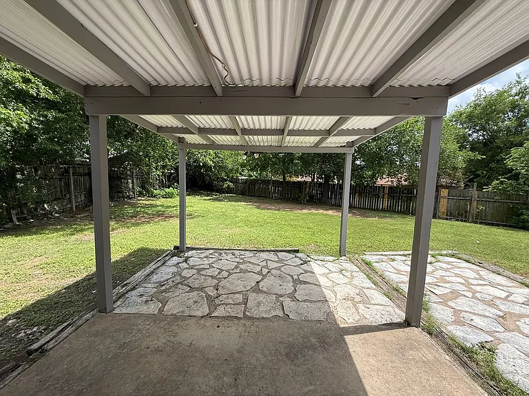 1109 Village Green Dr — Photo 22