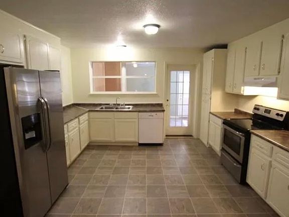 4th image of 8050 Lavelle Way
