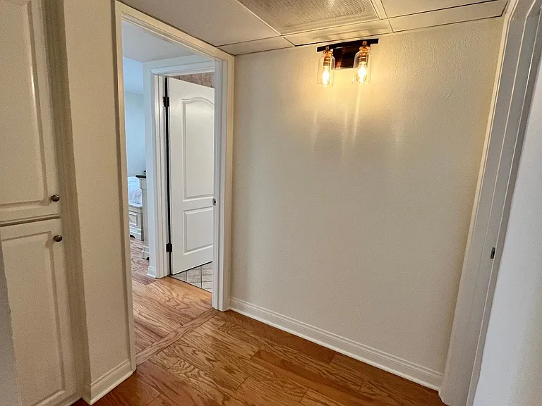 1910 Pelham Ave #4 — Photo 25