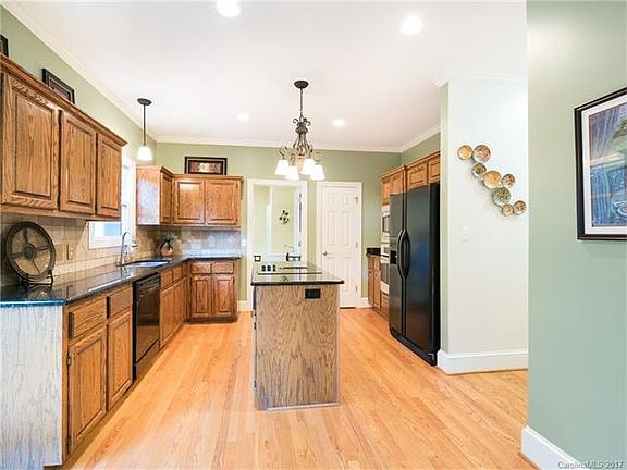 3rd image of 5113 Woodlake Dr