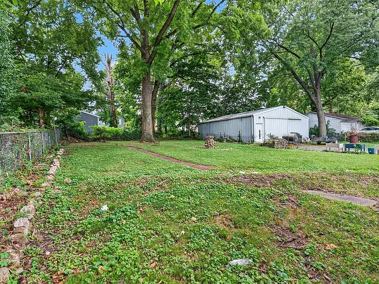 9006 Baroda Ave — Photo 35