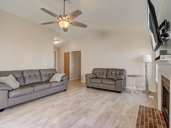 3rd image of 708 Summerlyn Dr