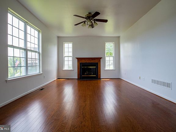 4th image of 675 Leeward St