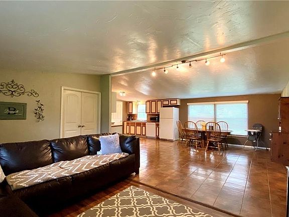 5th image of 601 E Lowell Ave