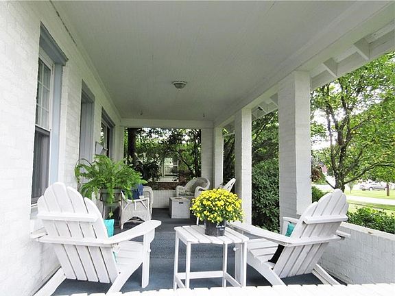 Enjoy the outdoors on the nice 25x9' covered front porch!