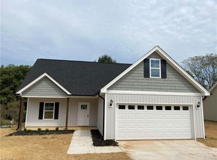 409 E Lee Ave, Yadkinville, NC 27055