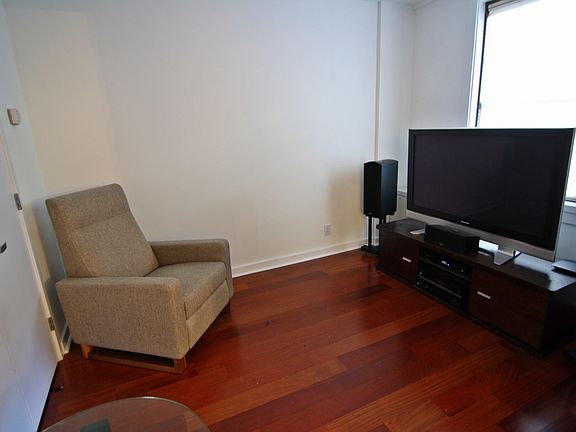 2nd image of 225 S 18th St Unit 819