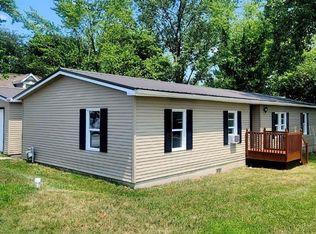 8198 E McClintic Rd, Syracuse, IN 46567