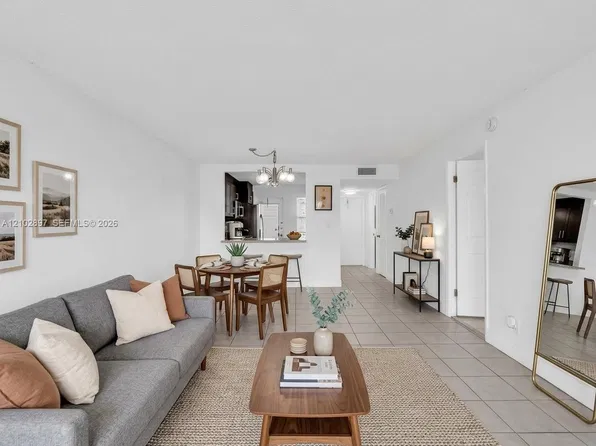4700 Washington St APT 405, Hollywood, FL 33021