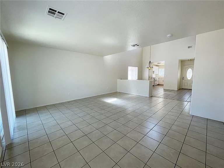 1018 Cliffbrook Hedge Ave — Photo 5