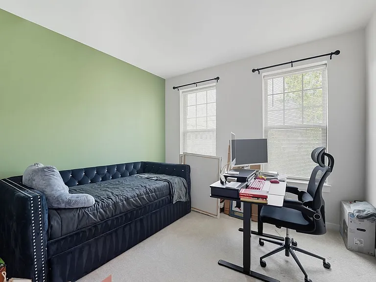 709 Thomas Ln #B — Photo 26