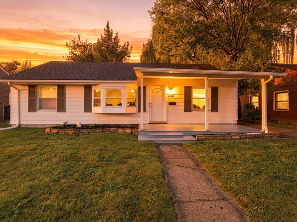 26641 Academy St, Roseville, MI 48066