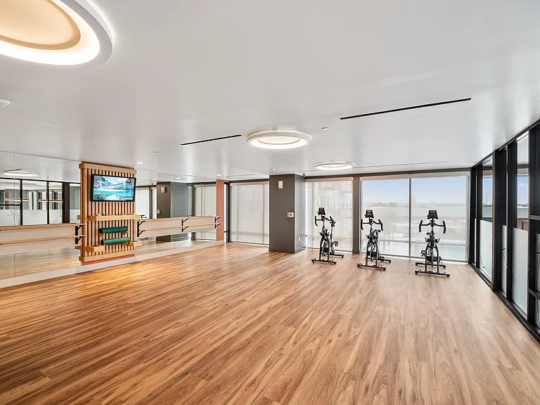 BroadwayPark_amenity_yoga spin